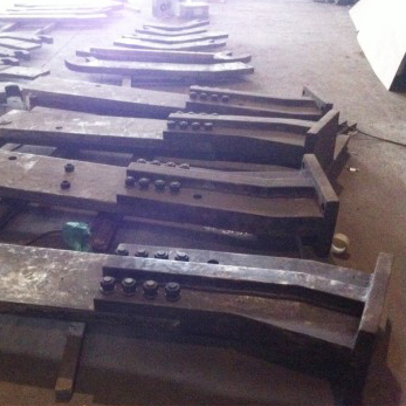 重荷重用の溶接構造用鋼製サポートアーム
